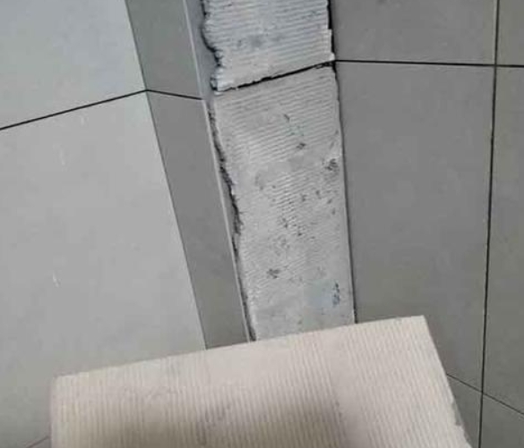 伊金霍洛瓷砖空鼓维修公司分享下厨房瓷砖脱落的补救措施。